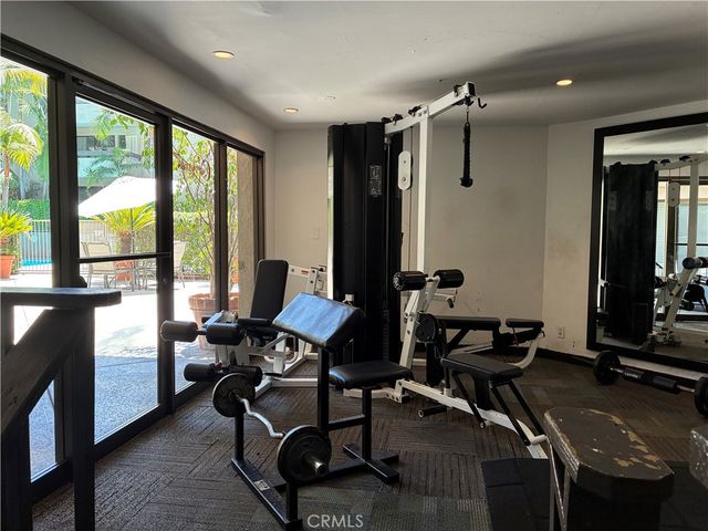 950 N Kings Road 103, West Hollywood, CA 90069