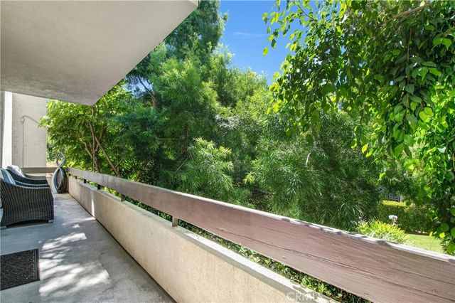 950 N Kings Road 103, West Hollywood, CA 90069