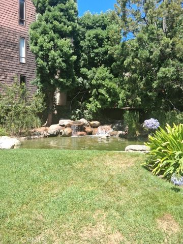 950 N Kings Road 103, West Hollywood, CA 90069