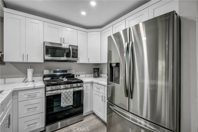 950 N Kings Road 103, West Hollywood, CA 90069