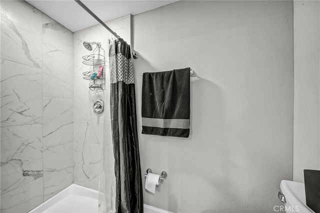 950 N Kings Road 103, West Hollywood, CA 90069