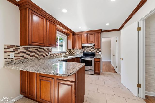 515 Neff Road, Grosse Pointe, MI 48230