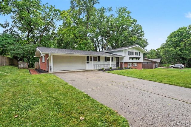 216 Country Club Acres, Belleville, IL 62223