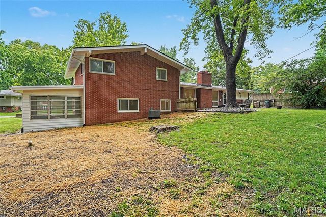 216 Country Club Acres, Belleville, IL 62223