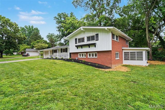 216 Country Club Acres, Belleville, IL 62223