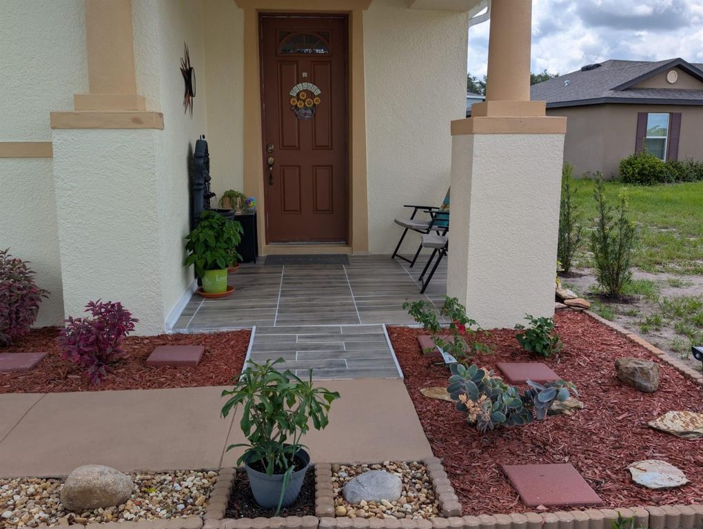 Image 3 of property listing at 1405 HILLSBOROUGH WAY, Kissimmee, FL 34759