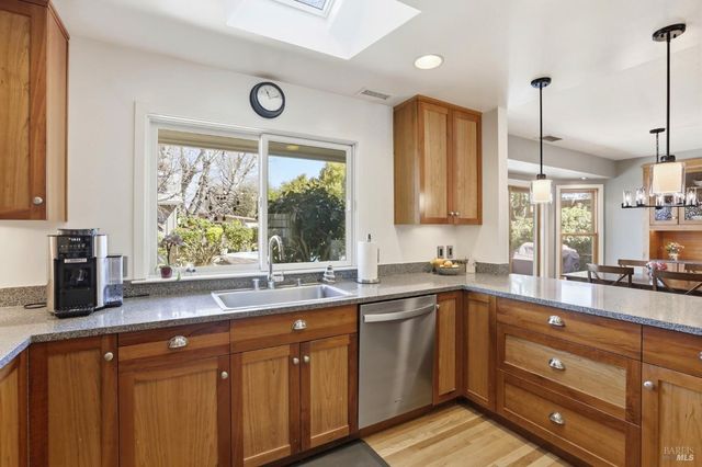 6 Gothic Dr, Novato, CA 94947