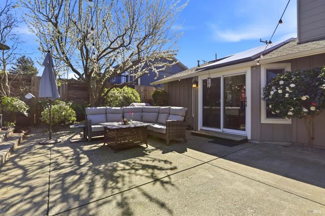 6 Gothic Dr, Novato, CA 94947