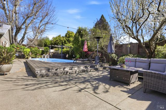 6 Gothic Dr, Novato, CA 94947