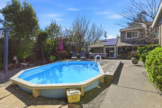 6 Gothic Dr, Novato, CA 94947