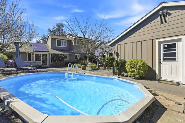 6 Gothic Dr, Novato, CA 94947