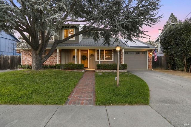 6 Gothic Dr, Novato, CA 94947