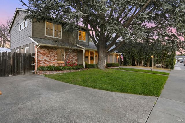 6 Gothic Dr, Novato, CA 94947