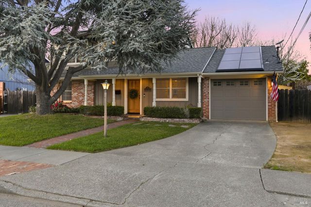 6 Gothic Dr, Novato, CA 94947