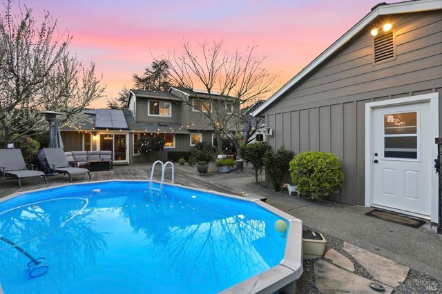 6 Gothic Dr, Novato, CA 94947