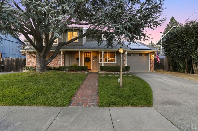 6 Gothic Dr, Novato, CA 94947