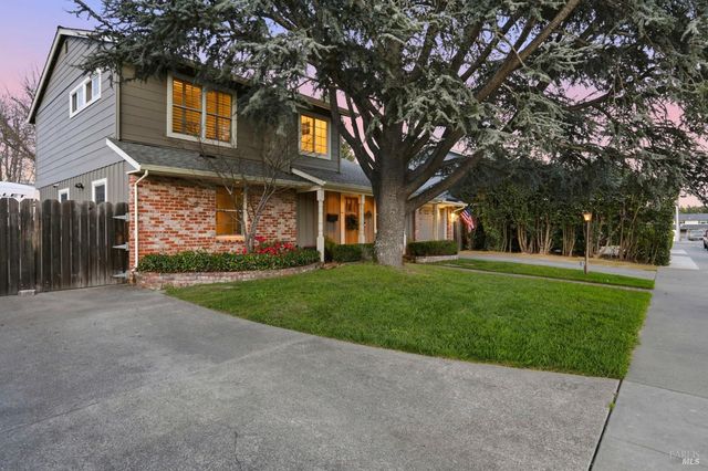 6 Gothic Dr, Novato, CA 94947