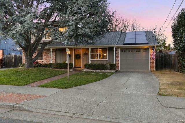 6 Gothic Dr, Novato, CA 94947