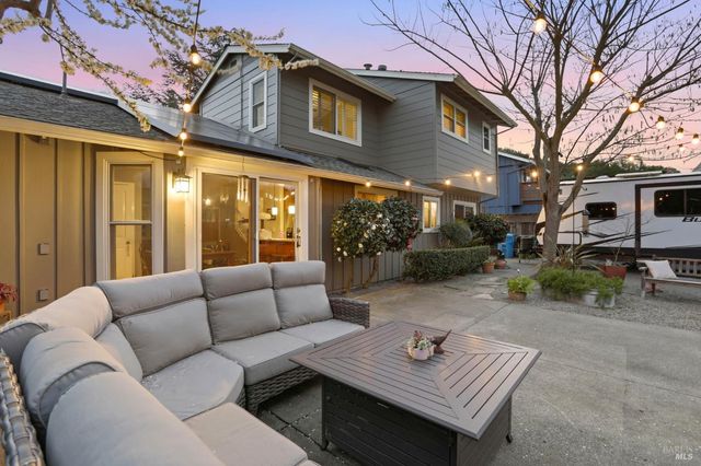 6 Gothic Dr, Novato, CA 94947