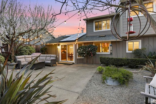 6 Gothic Dr, Novato, CA 94947