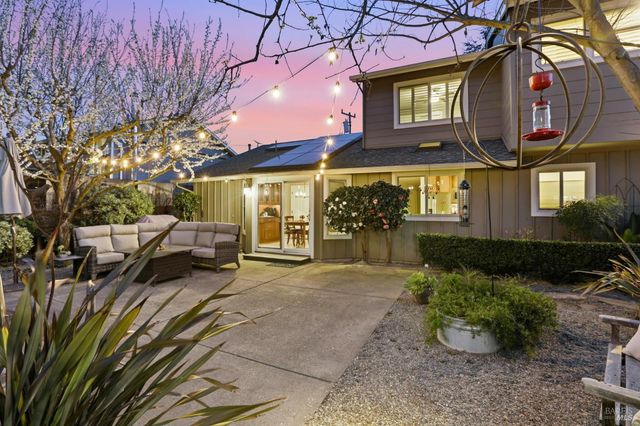 6 Gothic Dr, Novato, CA 94947