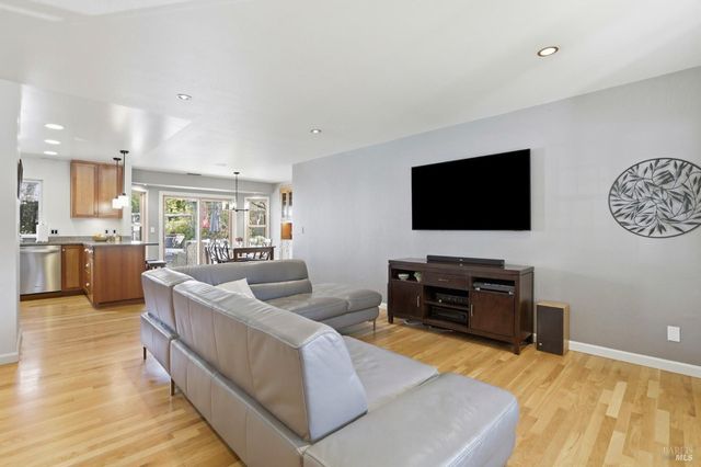 6 Gothic Dr, Novato, CA 94947