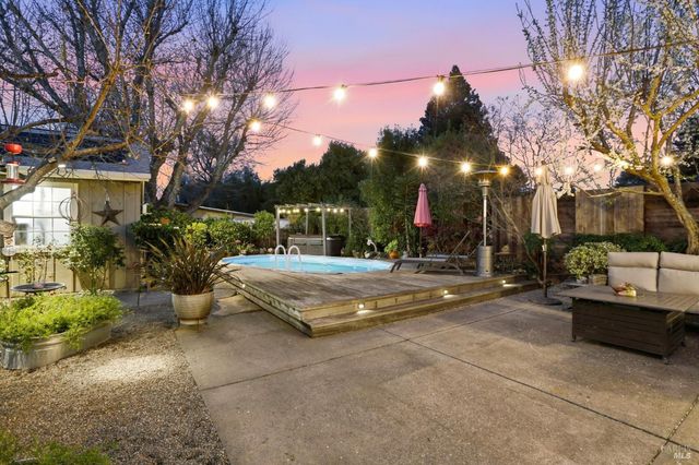 6 Gothic Dr, Novato, CA 94947