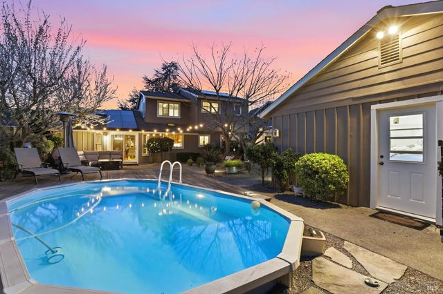 6 Gothic Dr, Novato, CA 94947