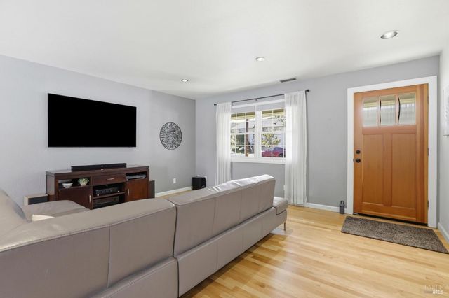 6 Gothic Dr, Novato, CA 94947