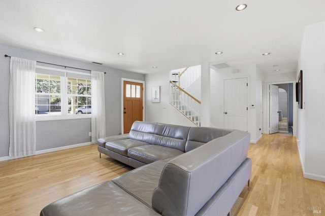 6 Gothic Dr, Novato, CA 94947