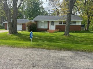 4865 Ross Drive, Waterford, MI 48328