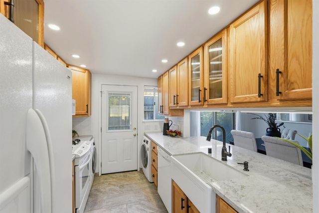 4010 Knoll Top Ct, Carmichael, CA 95608