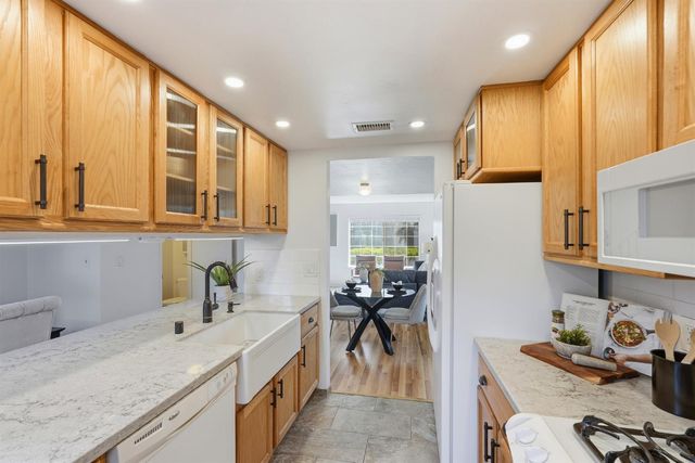 4010 Knoll Top Ct, Carmichael, CA 95608