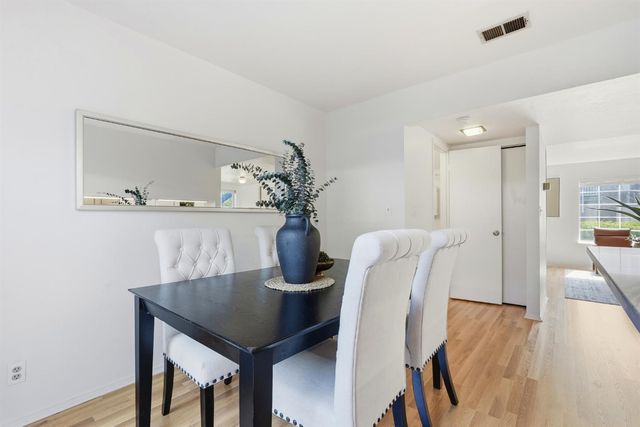 4010 Knoll Top Ct, Carmichael, CA 95608