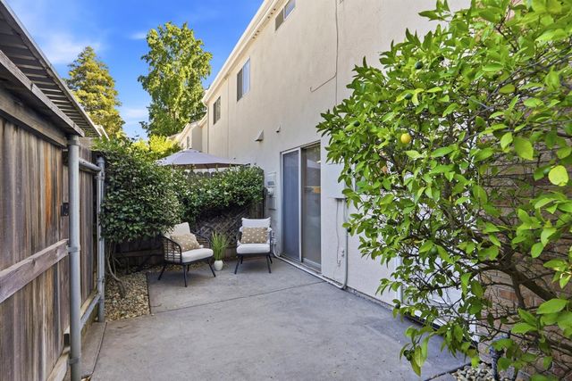 4010 Knoll Top Ct, Carmichael, CA 95608