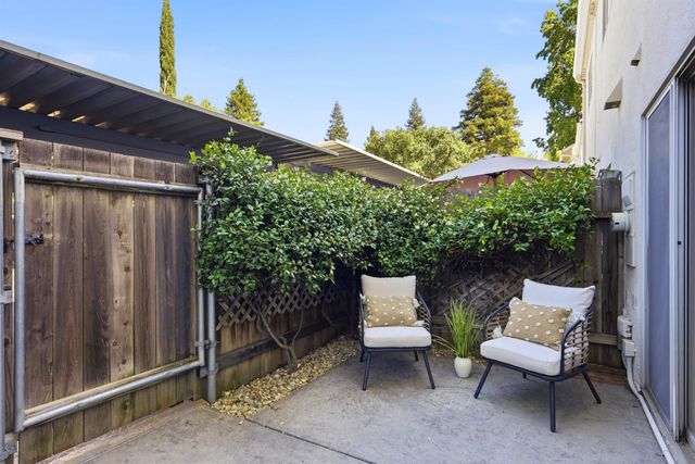 4010 Knoll Top Ct, Carmichael, CA 95608