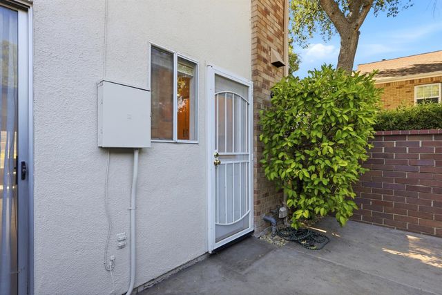 4010 Knoll Top Ct, Carmichael, CA 95608