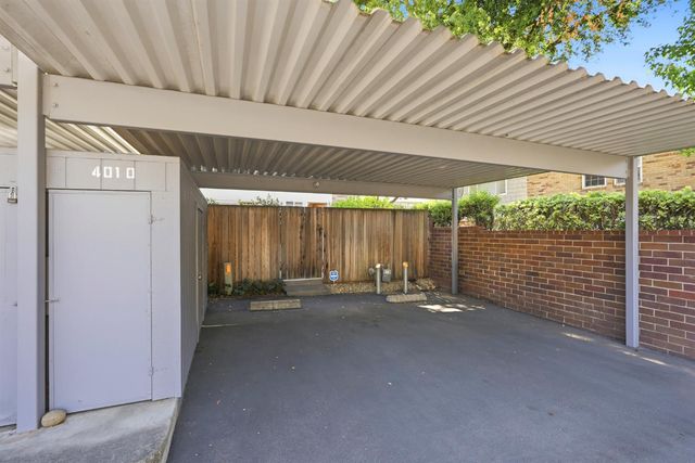4010 Knoll Top Ct, Carmichael, CA 95608