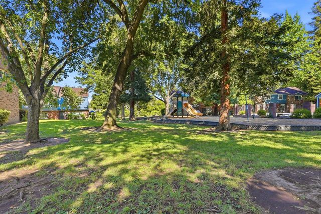 4010 Knoll Top Ct, Carmichael, CA 95608
