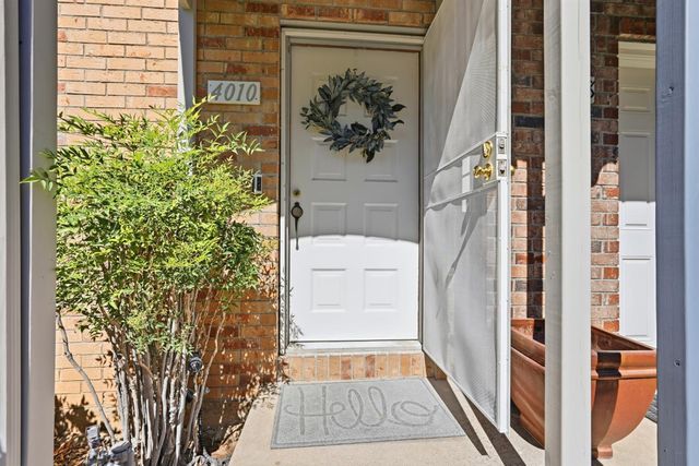 4010 Knoll Top Ct, Carmichael, CA 95608