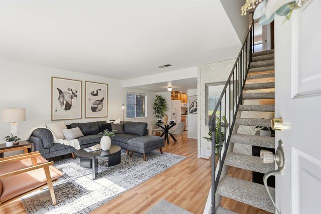 4010 Knoll Top Ct, Carmichael, CA 95608