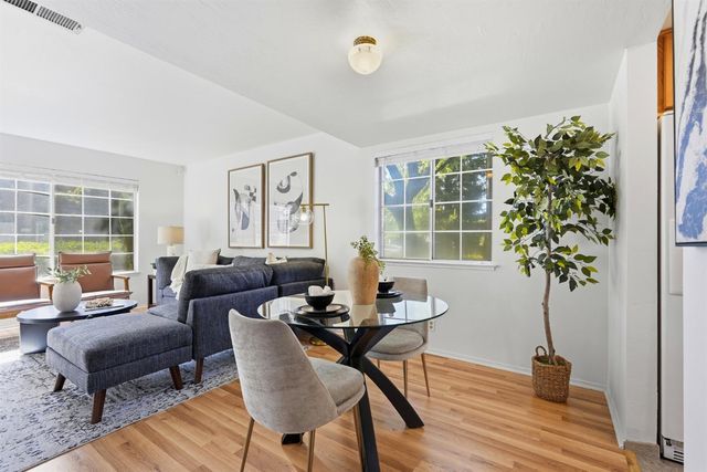 4010 Knoll Top Ct, Carmichael, CA 95608