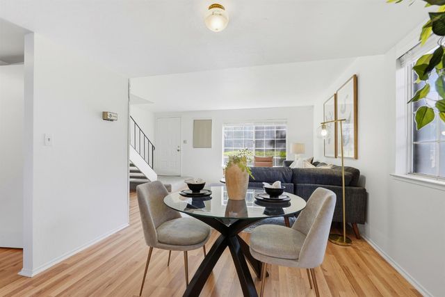 4010 Knoll Top Ct, Carmichael, CA 95608