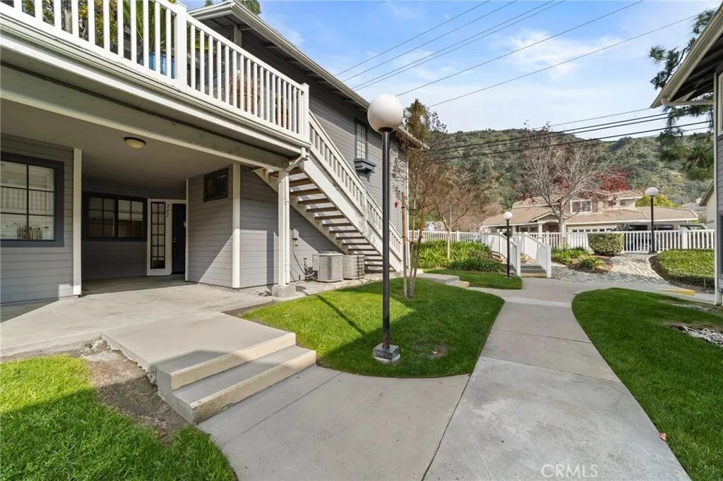 202 Evergreen Court, Azusa, CA 91702