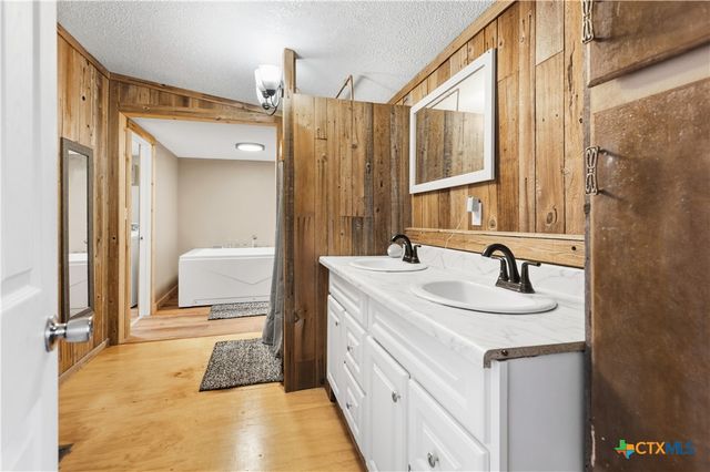 470 Lyon Road, Seguin, TX 78155