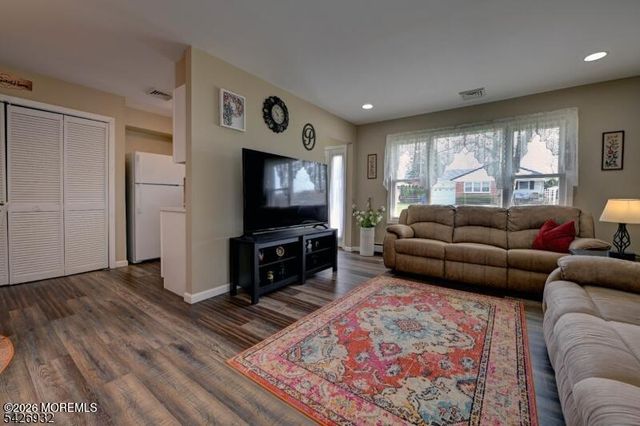 123 Columbine Circle, Toms River, NJ 08755