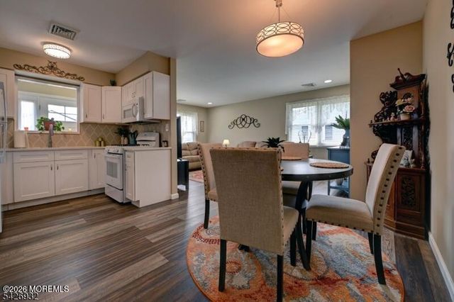 123 Columbine Circle, Toms River, NJ 08755