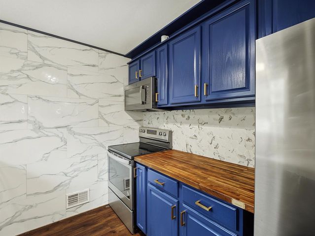 522 S MIDVALE Boulevard, Madison, WI 53711