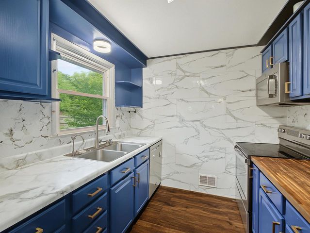 522 S MIDVALE Boulevard, Madison, WI 53711