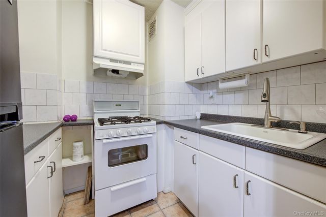 118-17 Union Turnpike 11J, Forest Hills, NY 11375